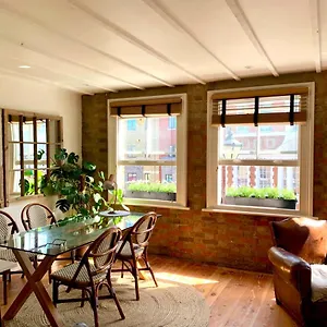 Your Private Hoxton Sleeps 3 Zone 1 Apartment London